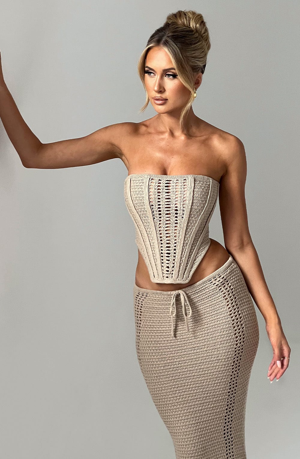 Carly Korse – Bej